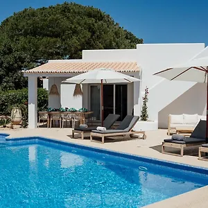  Villa The Carobs